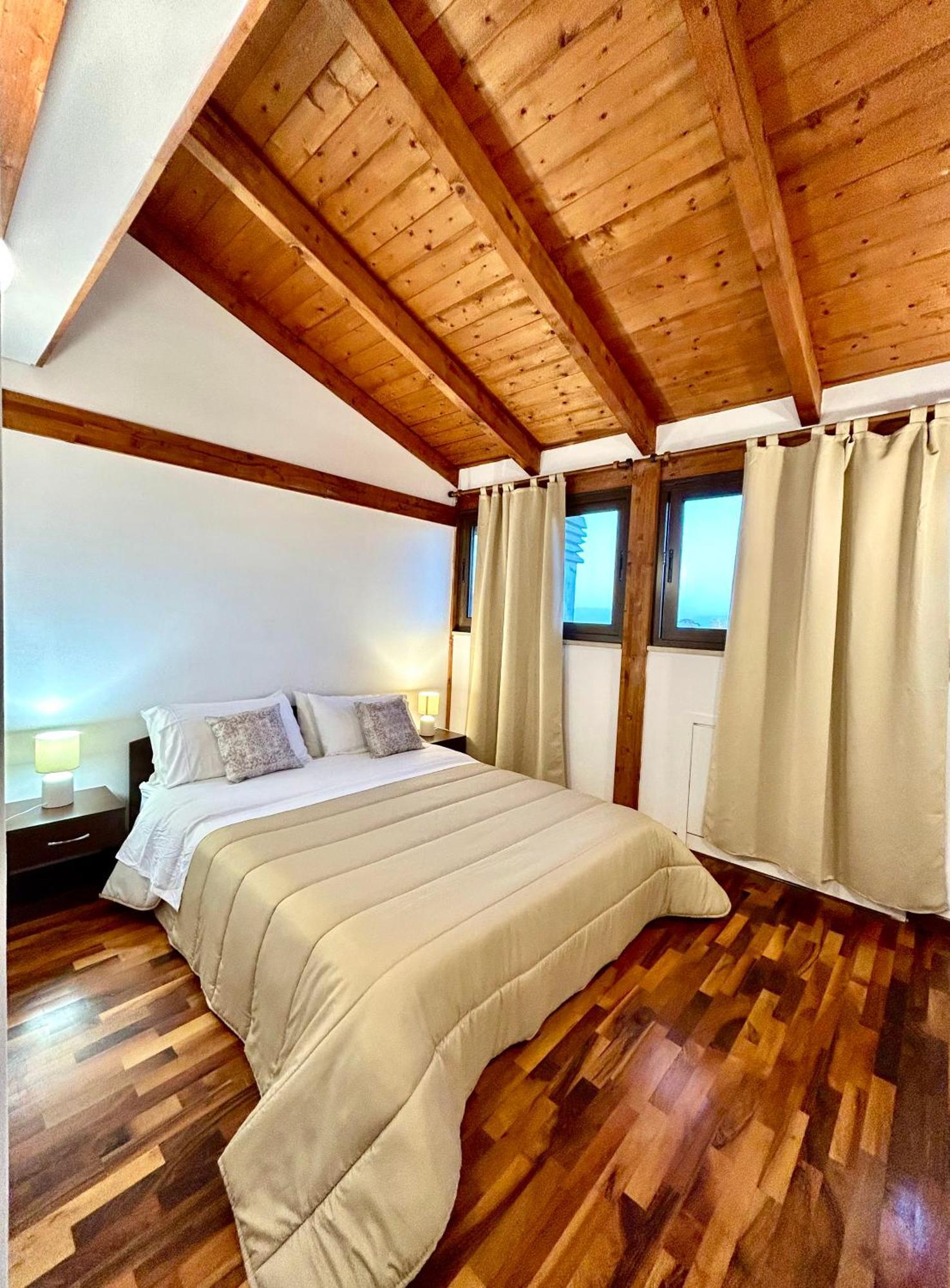 "The Attic" - Terrazza Con Vista & Parcheggio Gratuito Daire Marano di Napoli Dış mekan fotoğraf